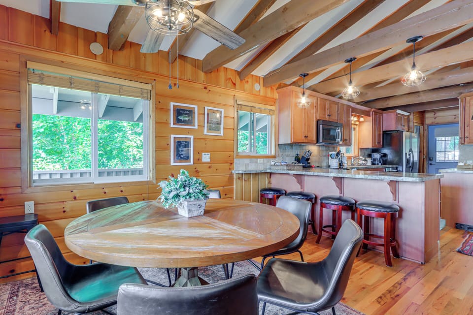 House (4 Bedrooms) | Interior