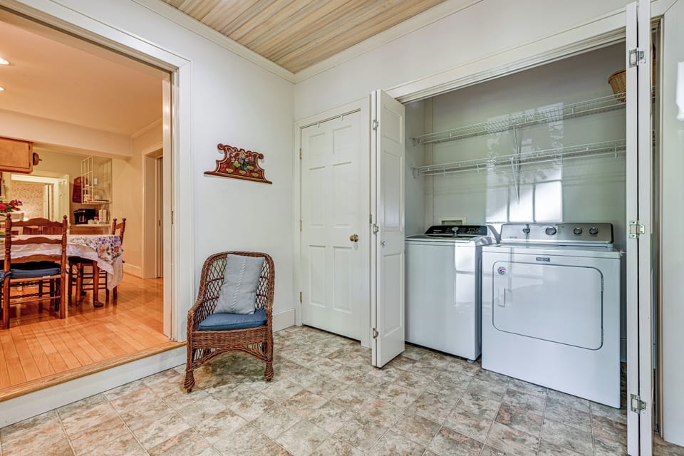 House (5 Bedrooms) | Interior