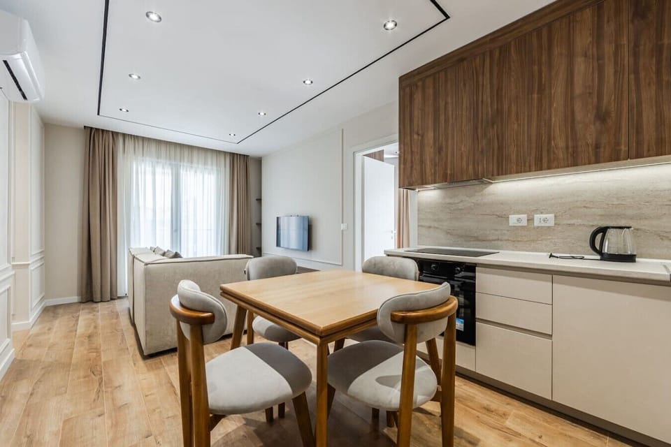 Fully-equipped kitchen and dining area