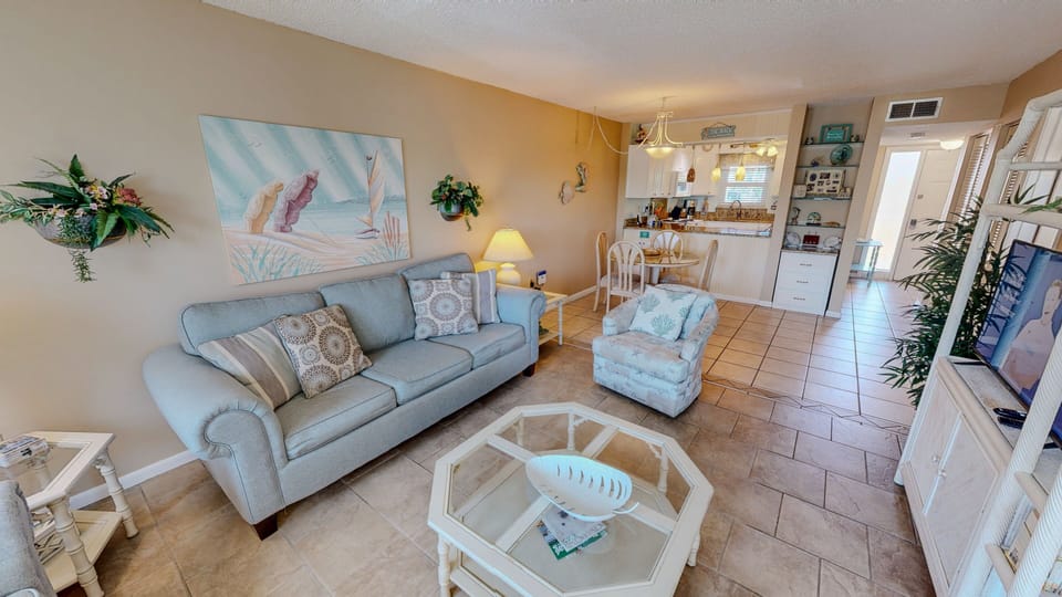 Condo, 1 Bedroom | Living area