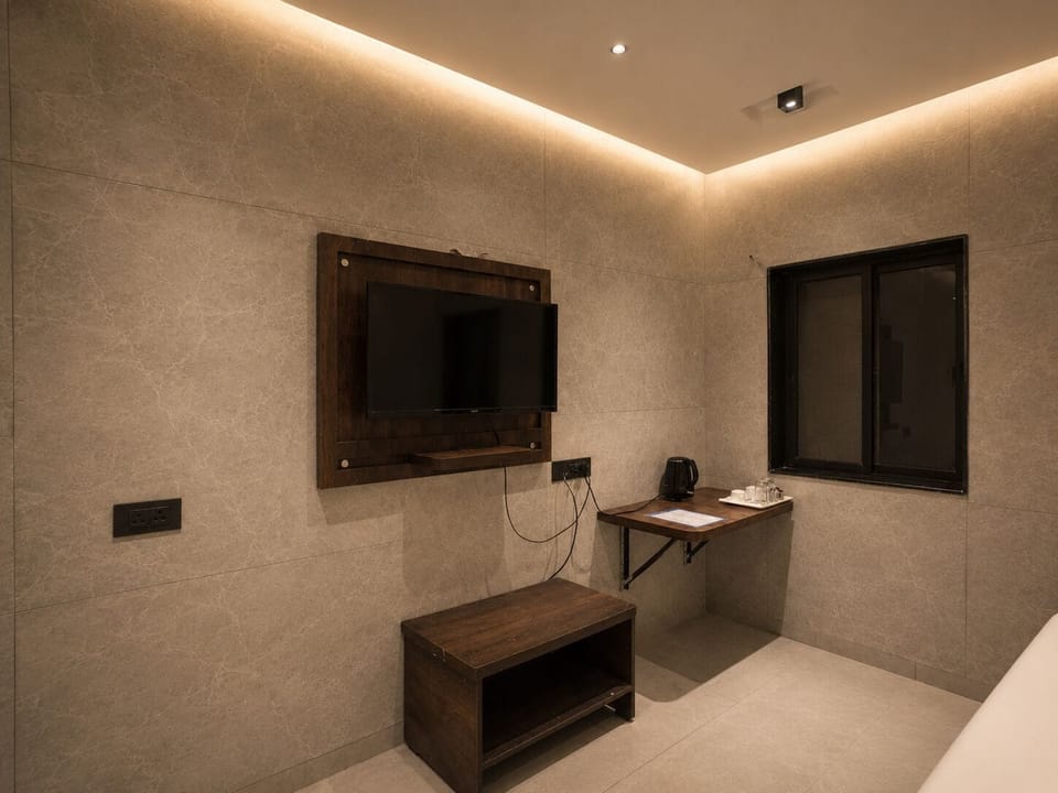 Superior Room | Desk, WiFi (free), bed sheets