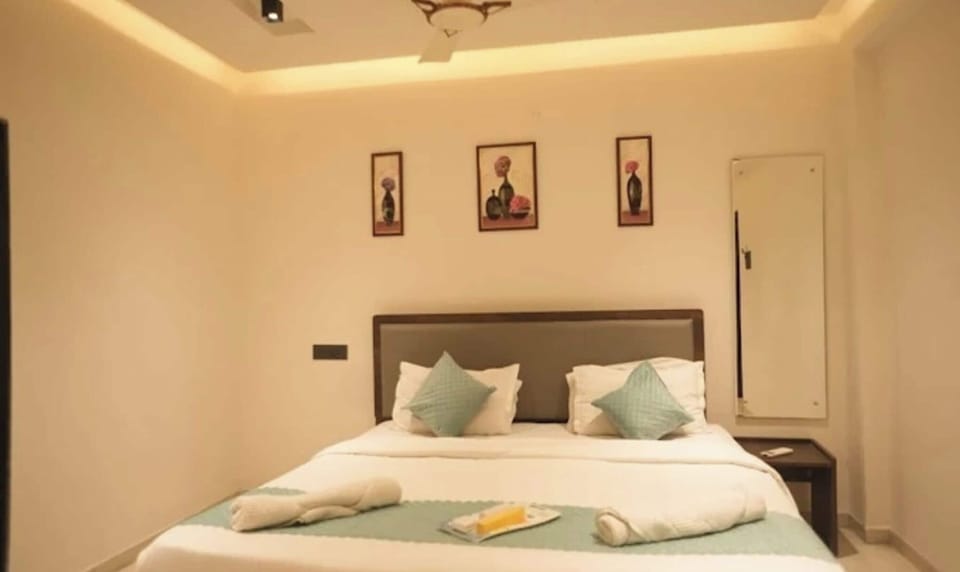 Deluxe Room | Desk, free WiFi, bed sheets