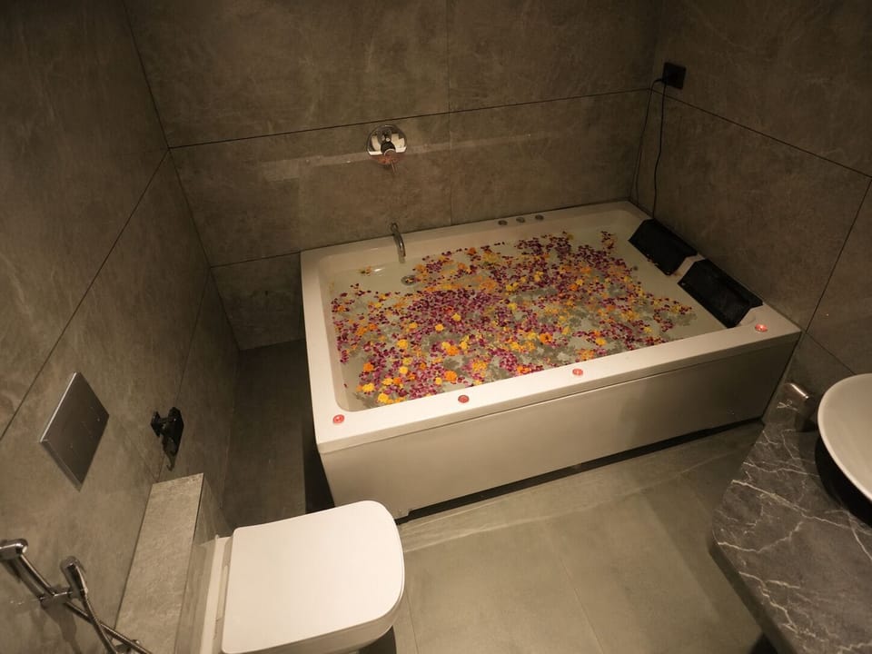 Superior Room | Desk, WiFi (free), bed sheets