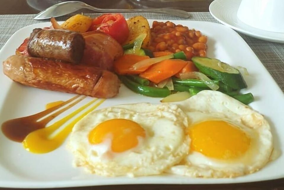 Free daily English breakfast