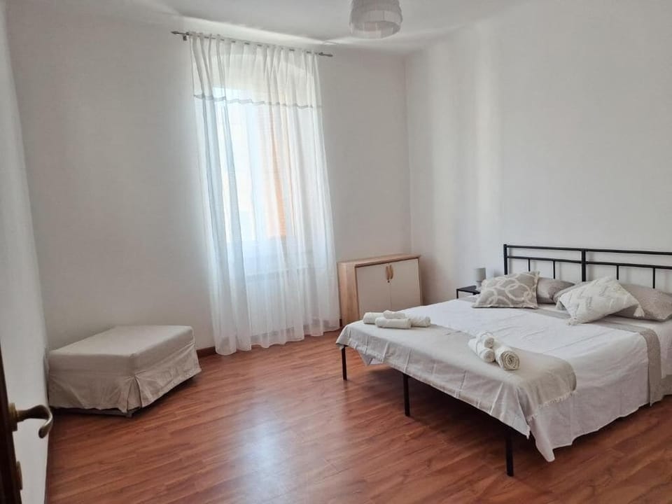 Apartment, 1 Bedroom | Iron/ironing board, rollaway beds, free WiFi, bed sheets