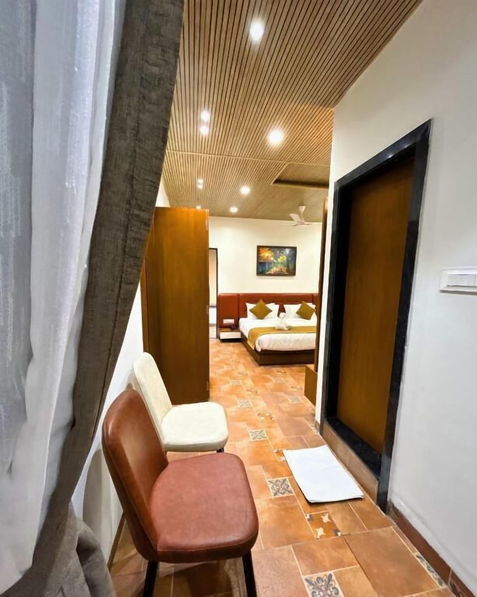 Suite | Interior
