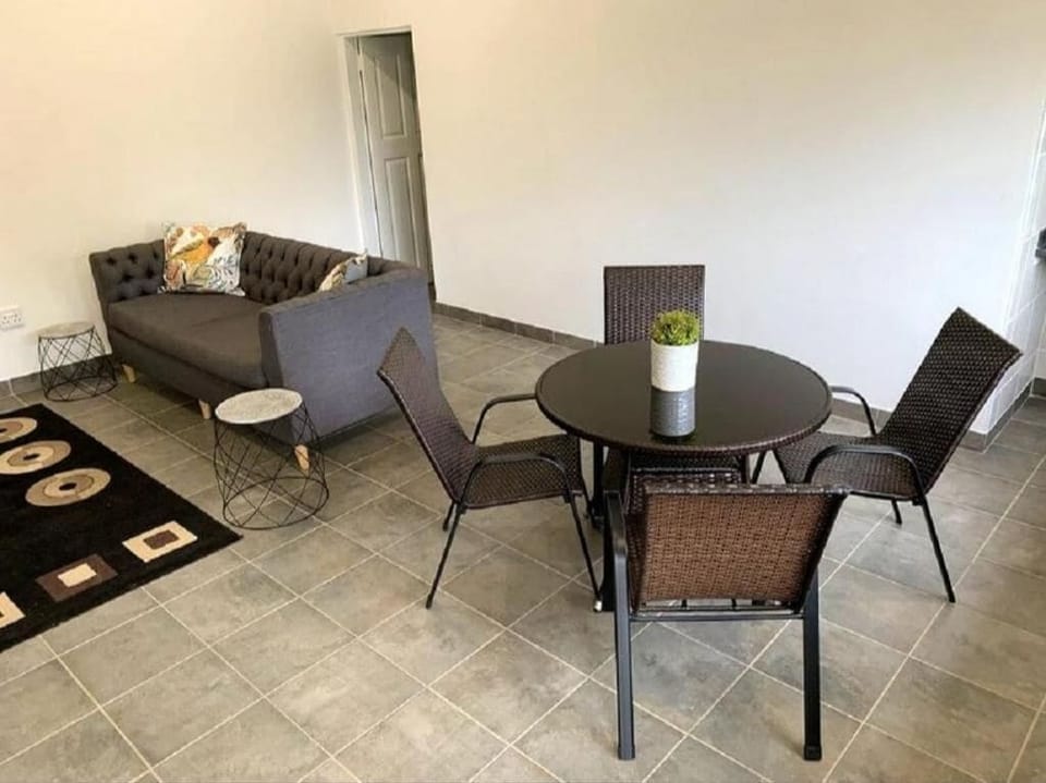 Apartment, 2 Bedrooms, Smoking, Garden View | Dining