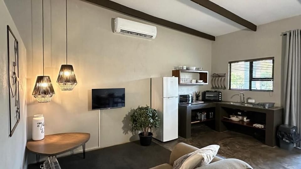 Apartment, 2 Bedrooms, Smoking, Garden View | Living area