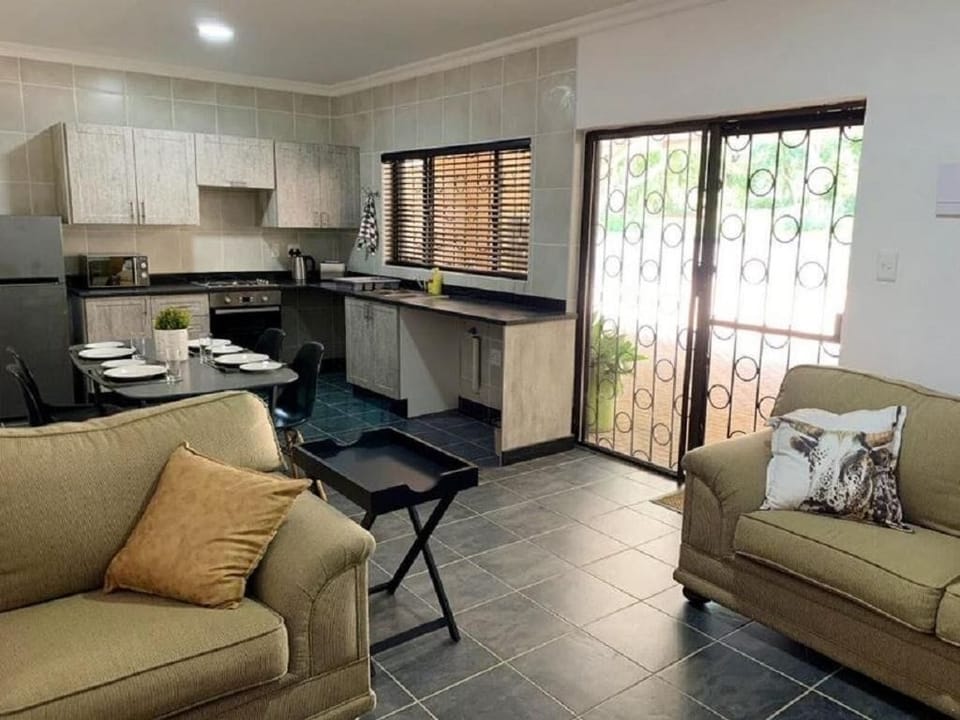 Apartment, 2 Bedrooms, Smoking, Garden View | Living area
