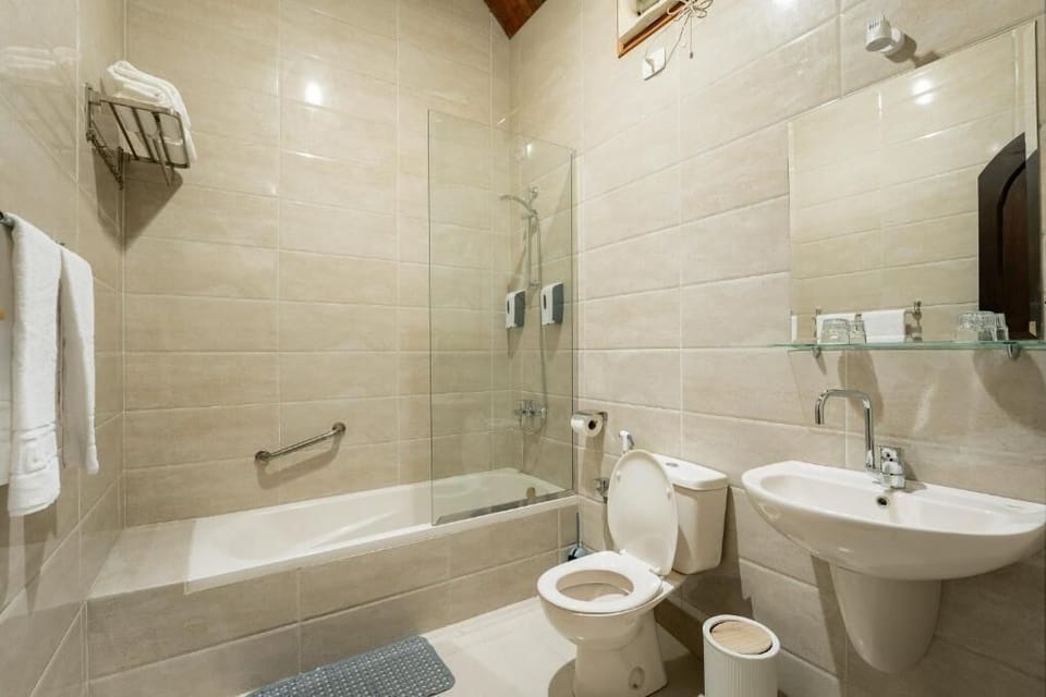 Combined shower/tub, free toiletries, hair dryer, slippers