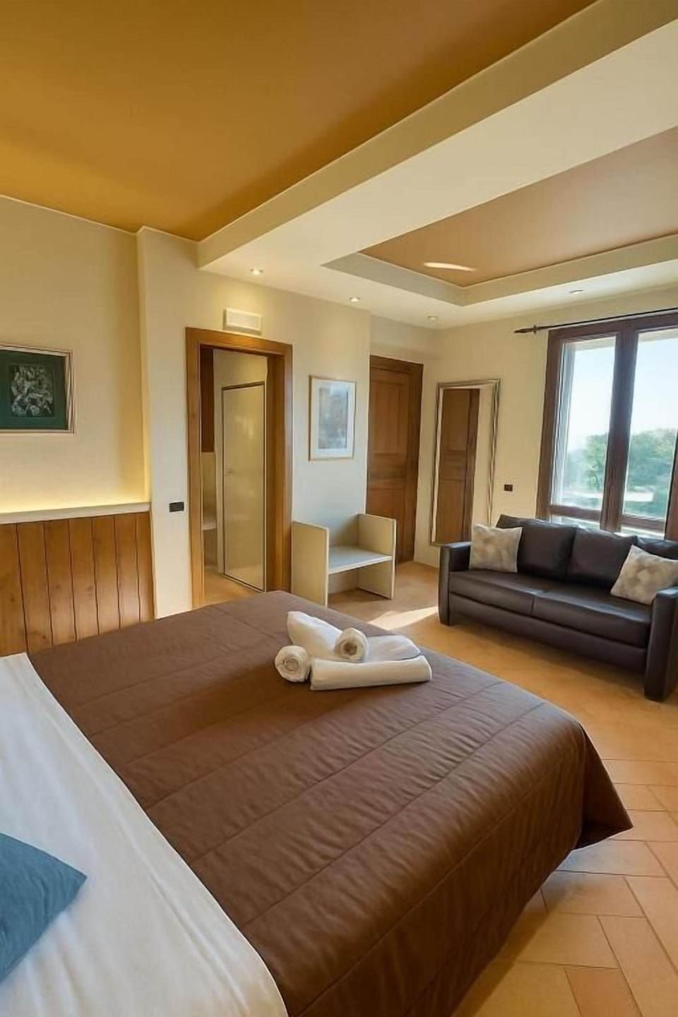 Deluxe Room | In-room safe, blackout drapes, iron/ironing board (on request)