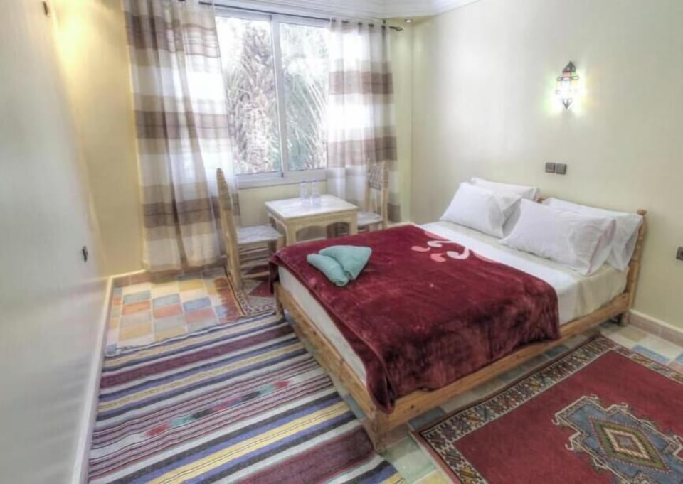 Standard Double Room, Garden View | WiFi (free)