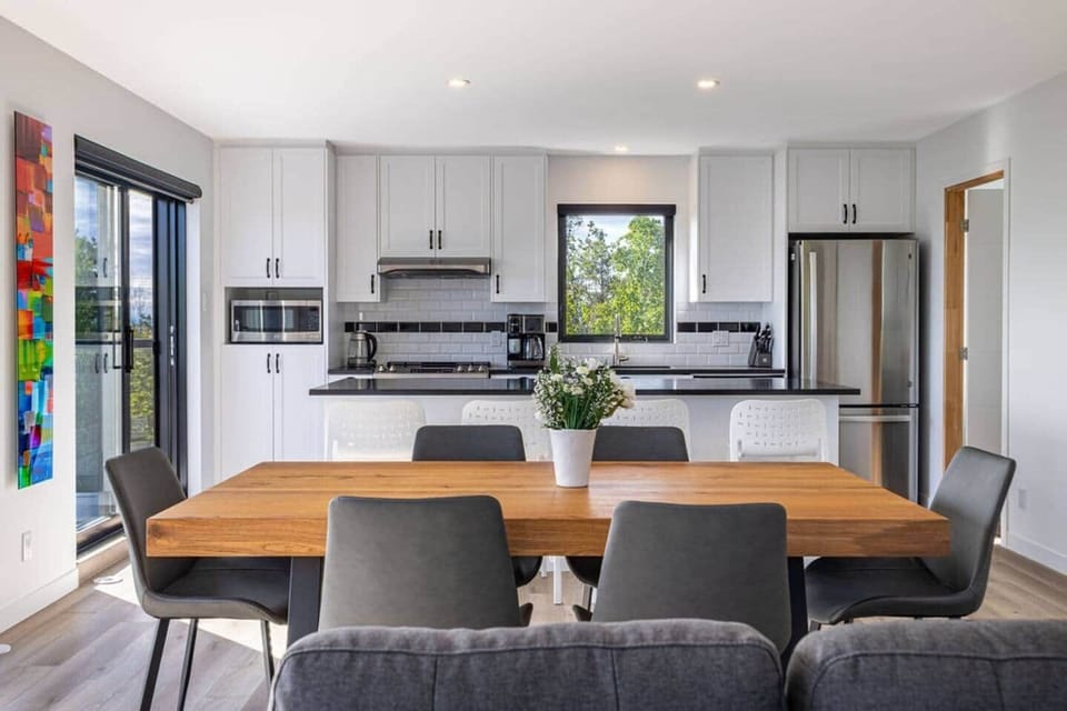 Dining room, seating for 6