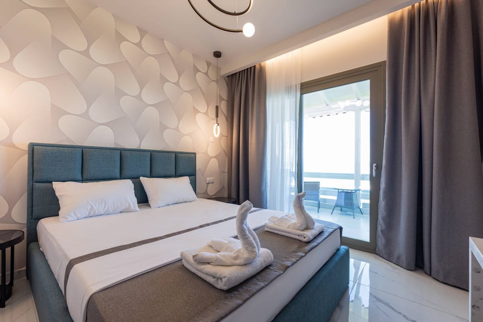 Superior Double Room, Balcony, Sea View | In-room safe, laptop workspace, iron/ironing board (on request)