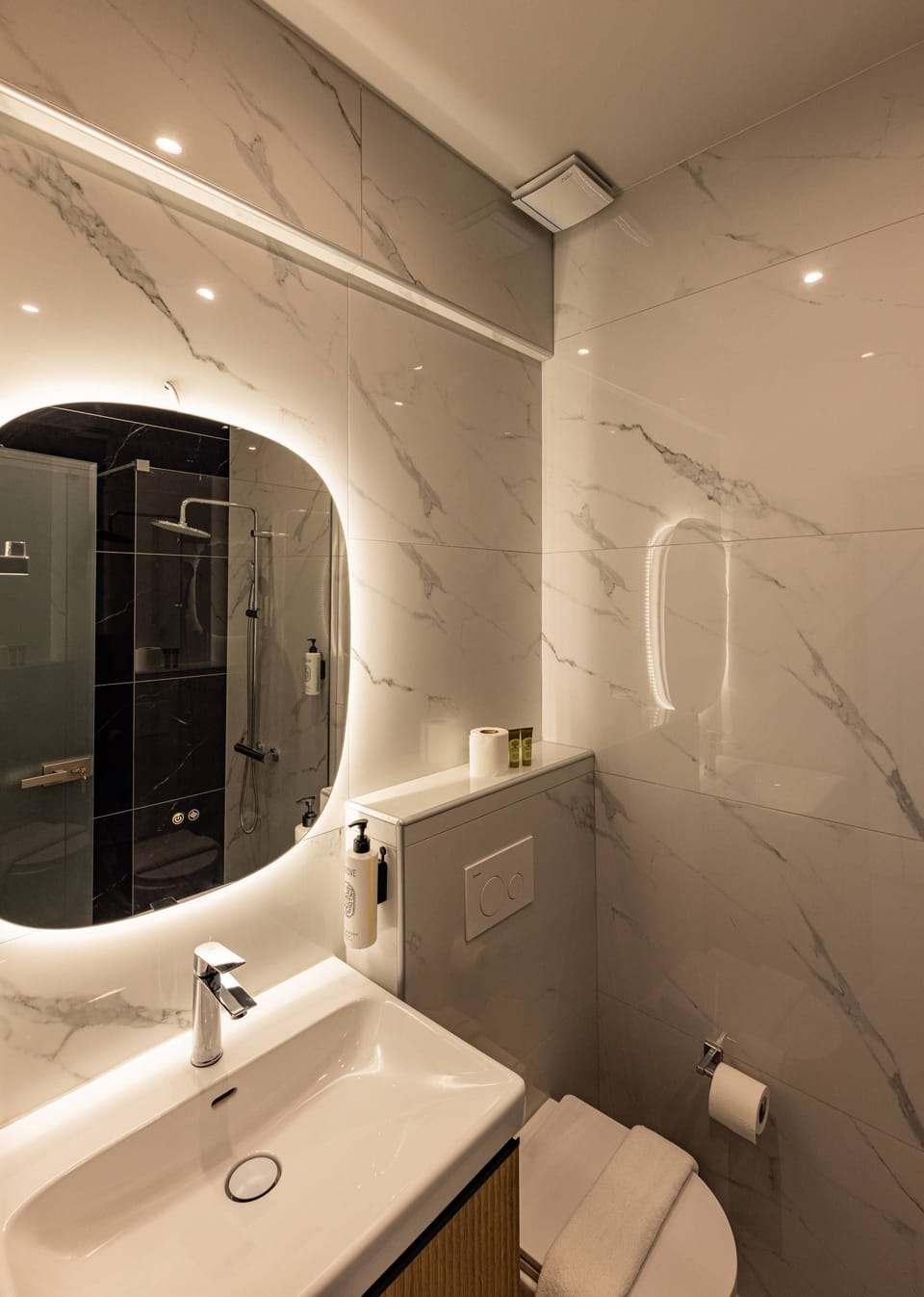 Superior Double Room, Balcony, Sea View | Bathroom | Shower, hair dryer, slippers, towels