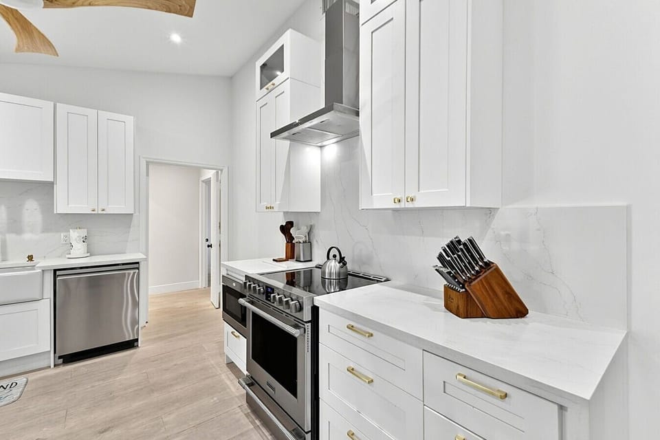 Kitchen | Electric Range | Stainless Steel Dishwasher