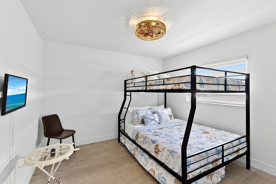 Bedroom 3 | 2 double bed & Single bed | TV & Seating Area