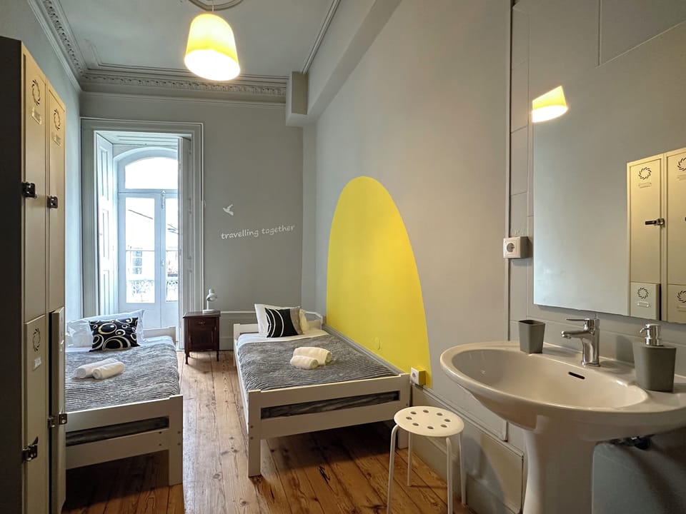WiFi (free), bed sheets
