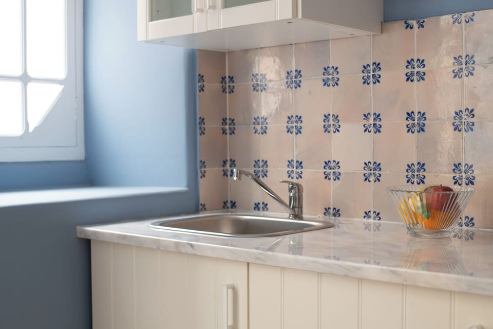 Classic Studio, City View | Private kitchen | Full-size fridge, microwave, stovetop, cookware/dishes/utensils