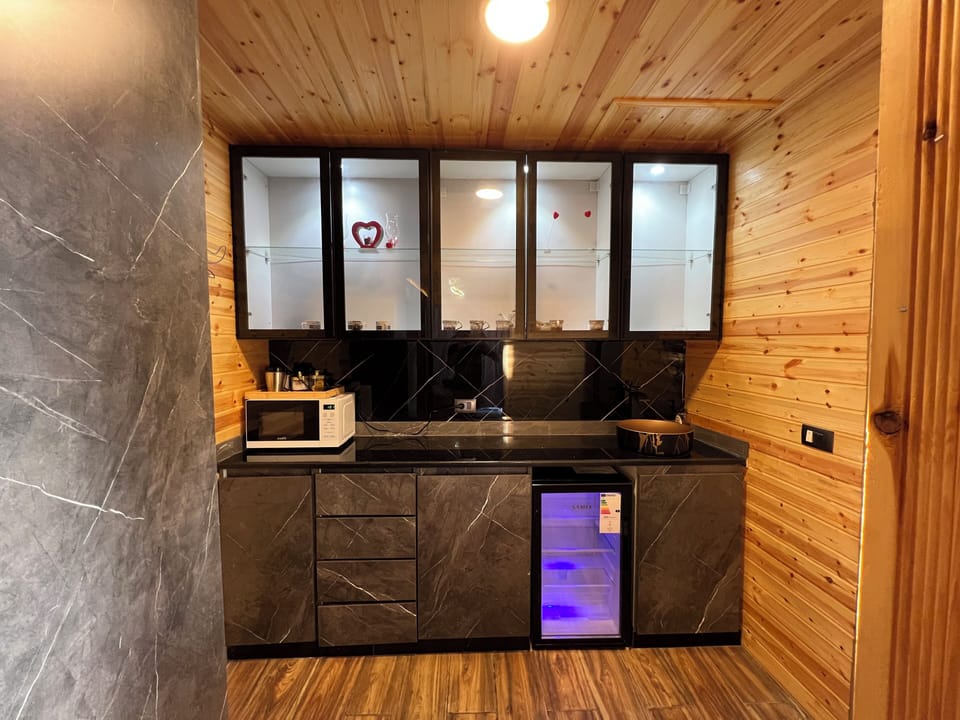 Luxury Double Room, Mountain View | Private kitchen