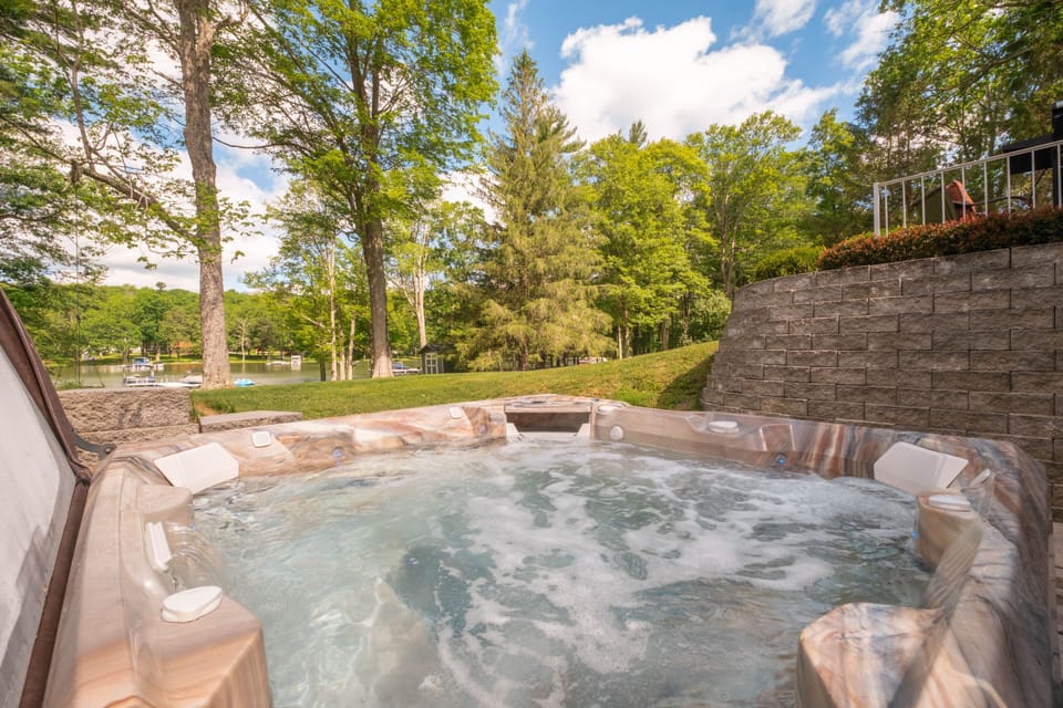 Outdoor spa tub