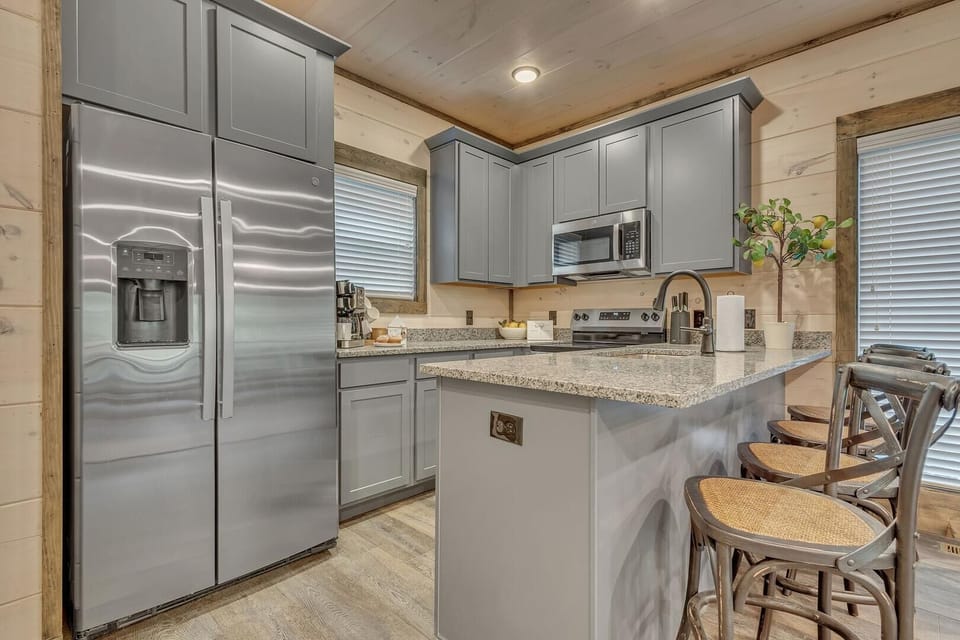 Cabin, Multiple Beds, Garden View (Friendly Bear Plunge) | Private kitchen