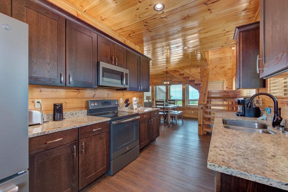Cabin, Multiple Beds, Pets Not Allowed, Mountain View (Serene Peak) | Private kitchen | Dining table