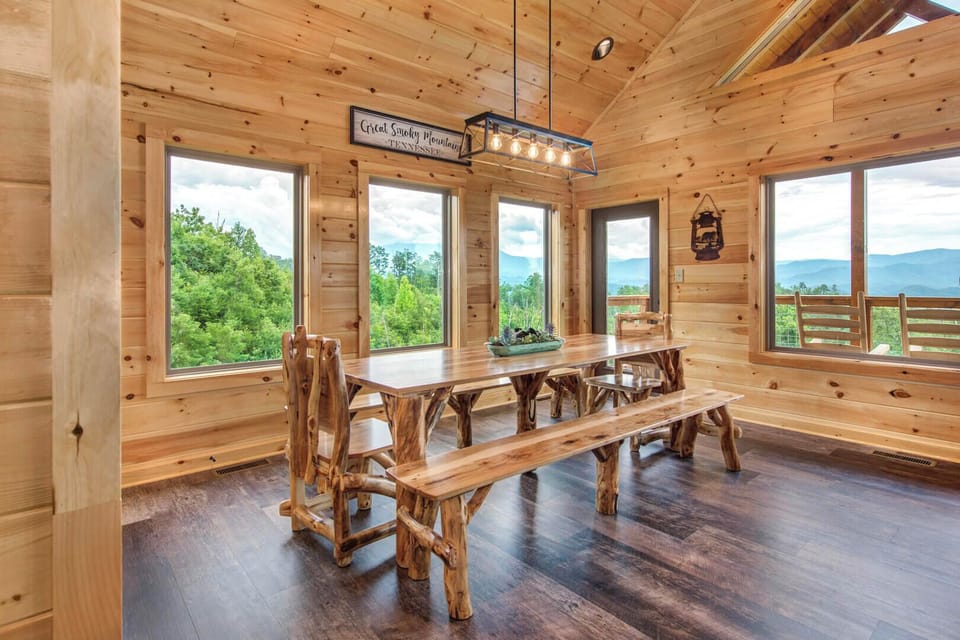 Cabin, Multiple Beds, Pets Not Allowed, Mountain View (Jump on Inn) | Dining