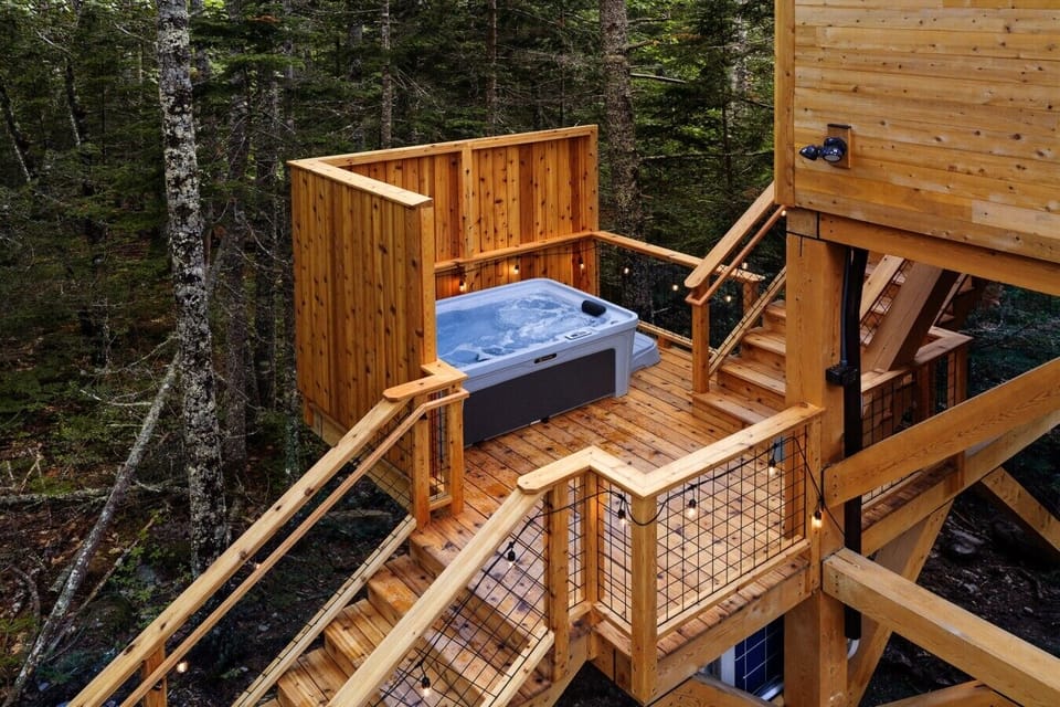 Alder Treehouse Hot Tub Deck