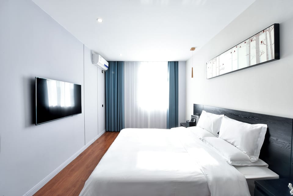 Superior Double Room, City View | WiFi (free)