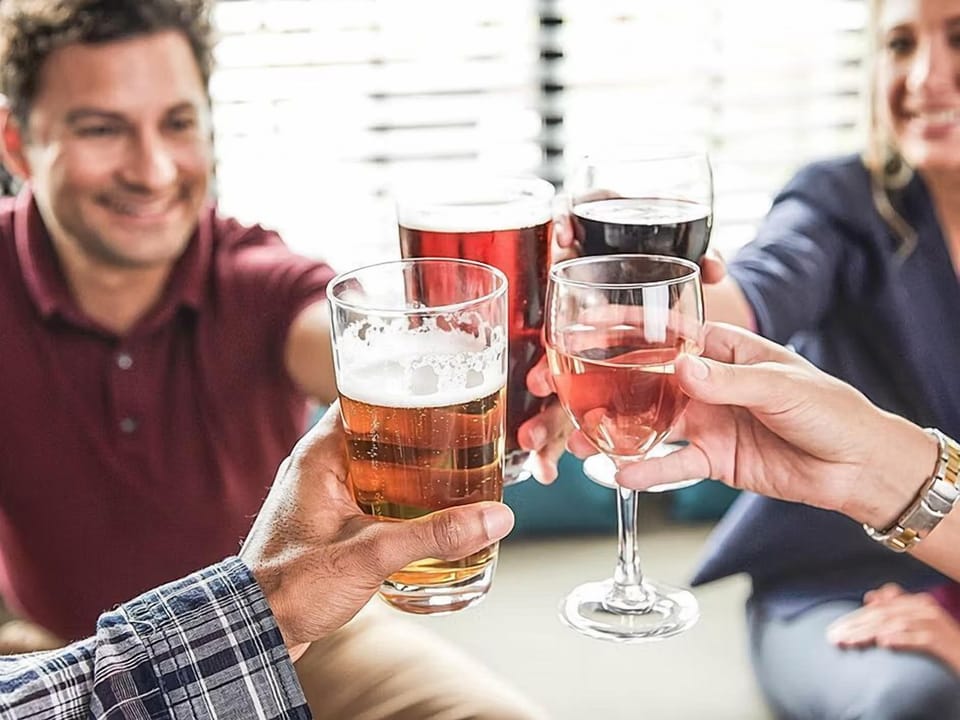 Enjoy complimentary appetizers and drinks at the evening Social Hour, hosted on-site Monday through Wednesday.
