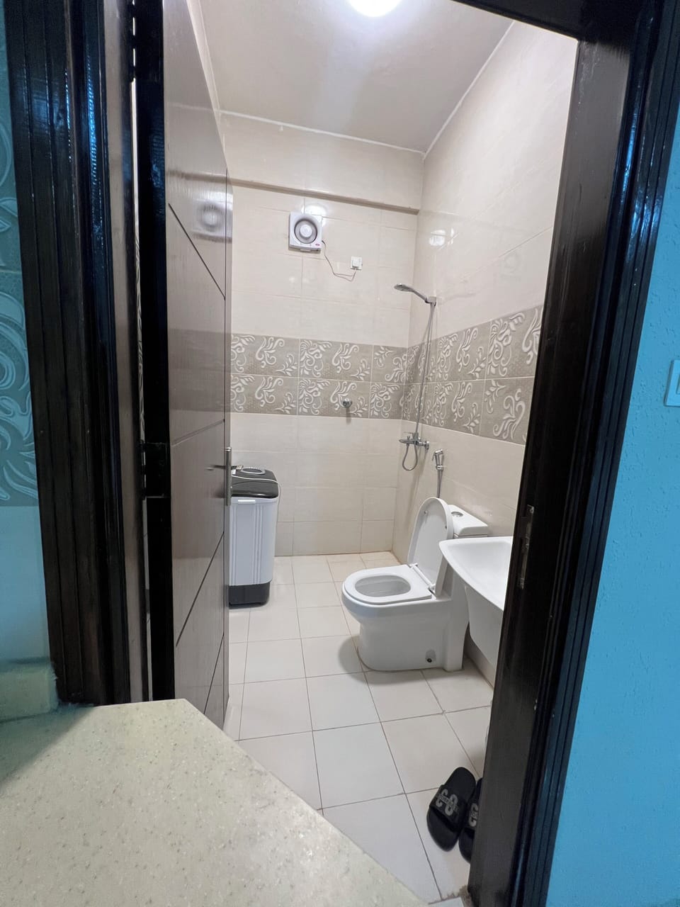Deluxe Studio | Bathroom | Shower, towels, soap, shampoo