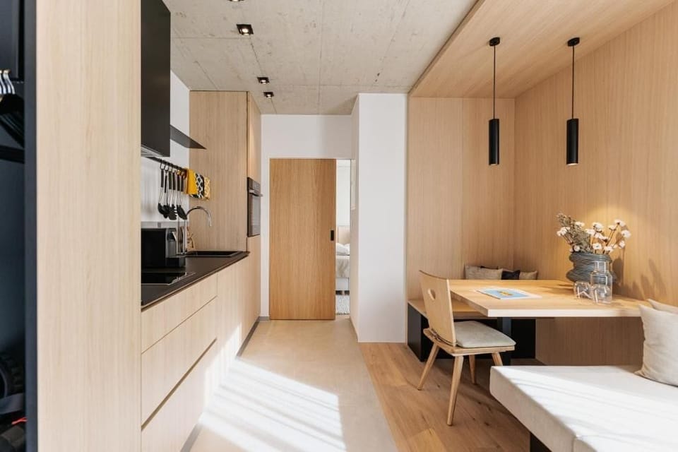Deluxe Apartment, Kitchen, Mountain View | Dining