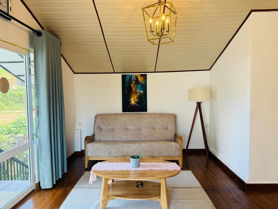 Luxury Apartment, Balcony, Lake View | Living area