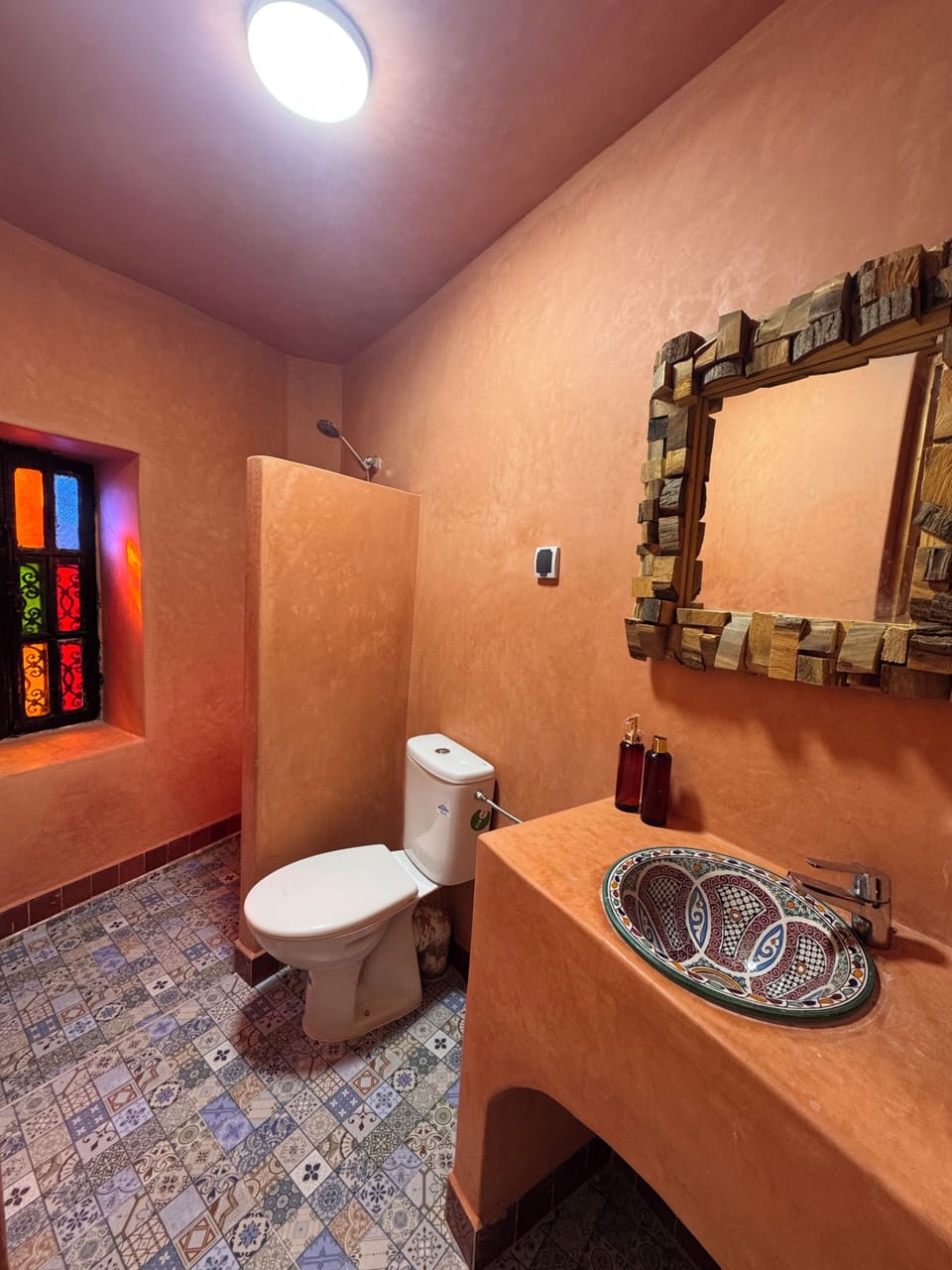 Classic Triple Room | Bathroom | Shower, hair dryer, towels, soap
