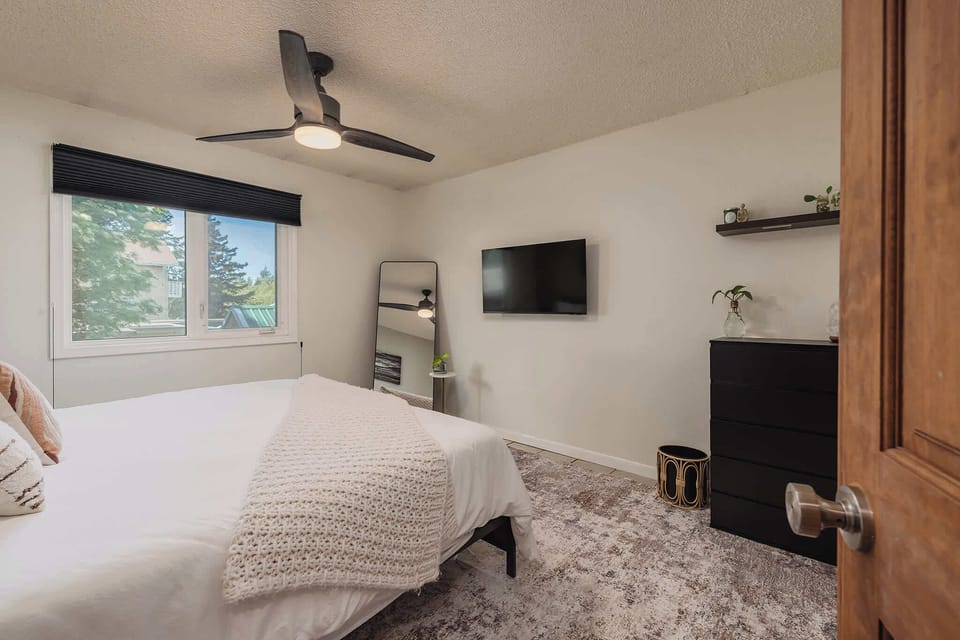 Fully equipped king bedroom