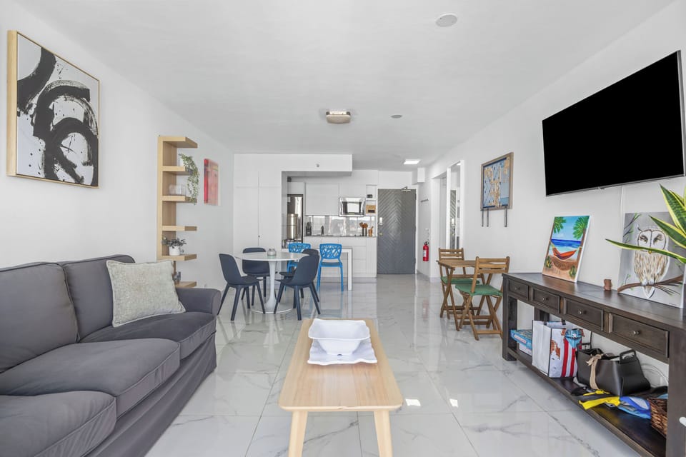 Studio | Living area | Flat-screen TV