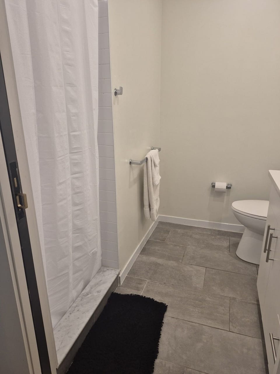 Apartment, City View | Bathroom | Shower, free toiletries, hair dryer (on request), towels