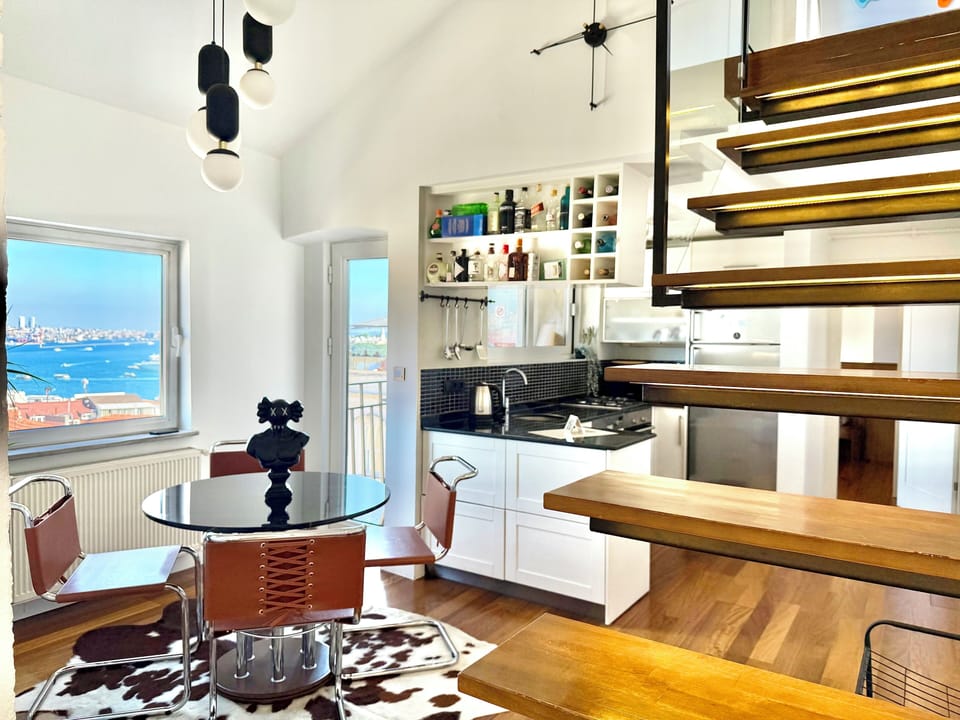 Apartment, Sea View | In-room dining