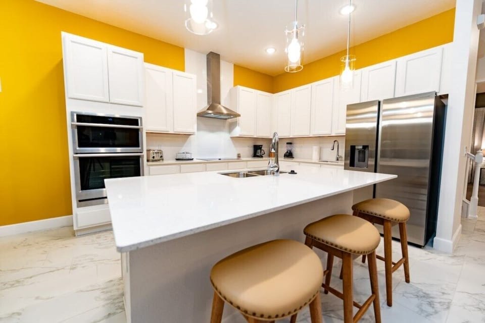 Full kitchen image 1