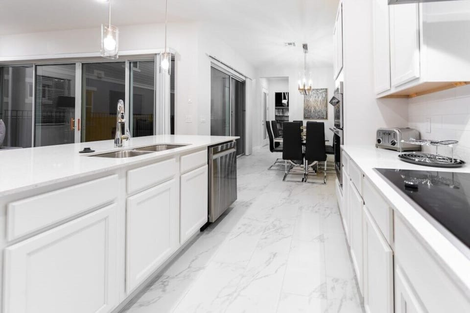 Full kitchen image 3