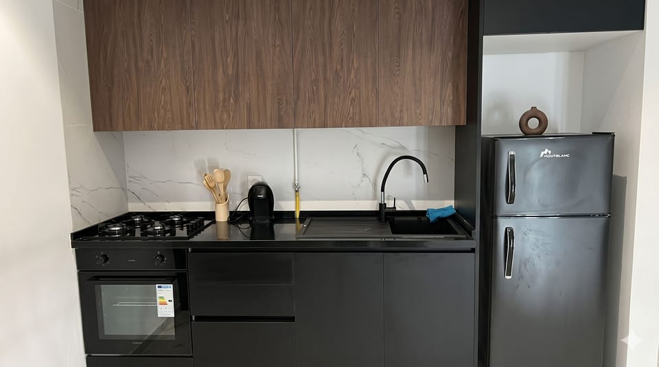 Deluxe Apartment, Courtyard View | Private kitchen | Fridge, microwave, oven, stovetop