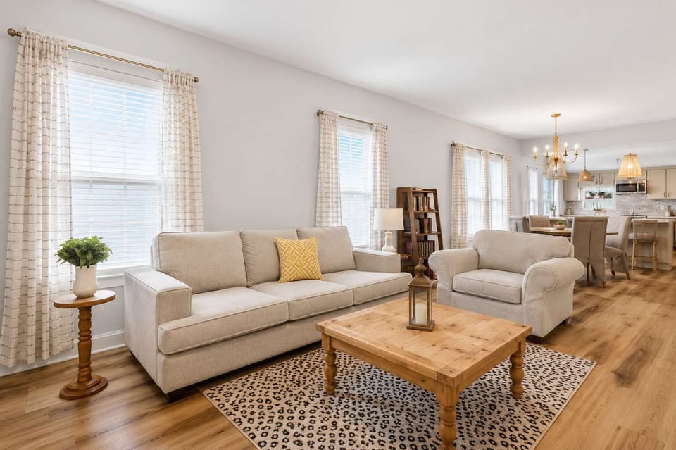 Living Room: Gather with friends and family in this cozy living area, complete with plush seating, stylish décor, and a welcoming atmosphere perfect for relaxing.