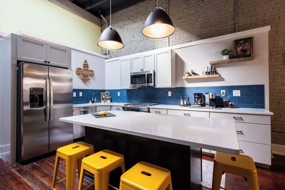 Kitchen: The fully equipped kitchen offers everything you need to prepare meals with ease. Featuring modern appliances, ample counter space, and essential cookware, it's perfect for everything from quick breakfasts to family dinners during your stay.