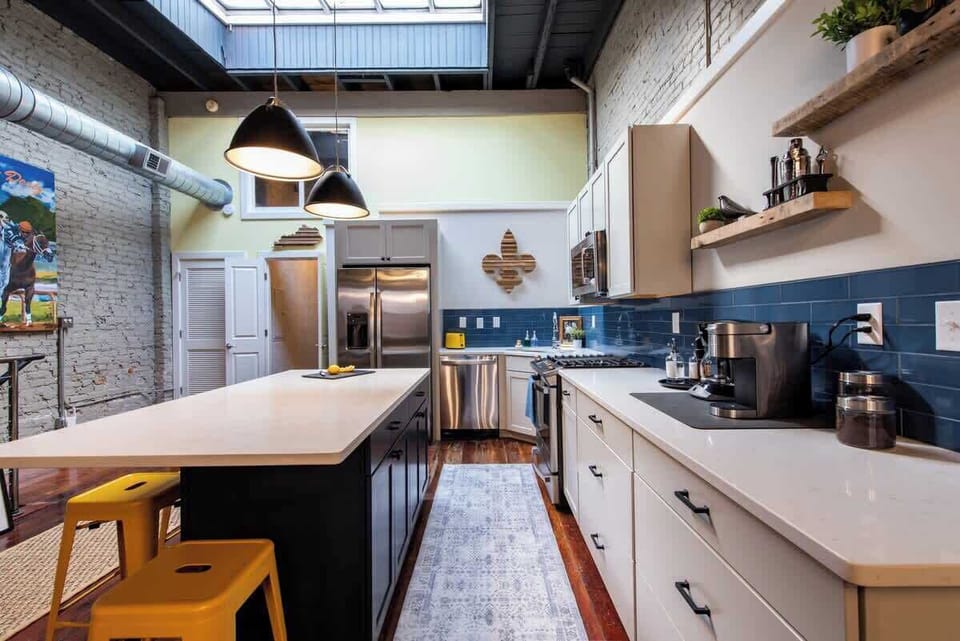 Kitchen: The fully equipped kitchen offers everything you need to prepare meals with ease. Featuring modern appliances, ample counter space, and essential cookware, it's perfect for everything from quick breakfasts to family dinners during your stay.