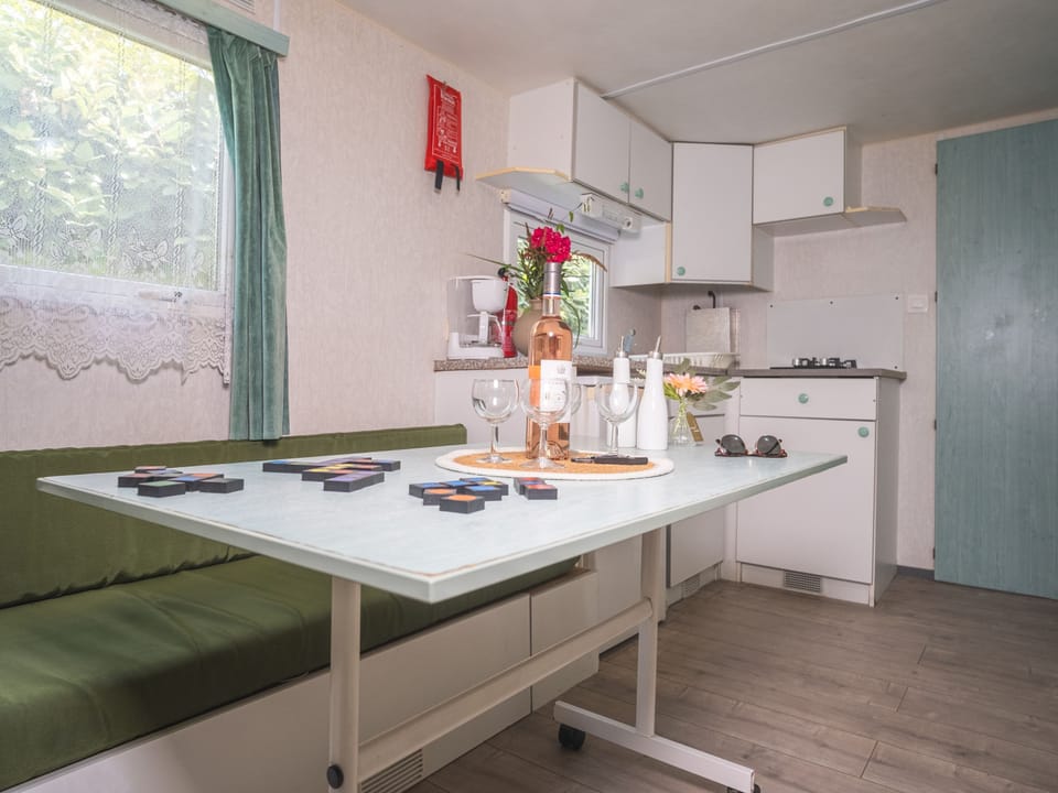 Classic Mobile Home, 2 Bedrooms | Living area
