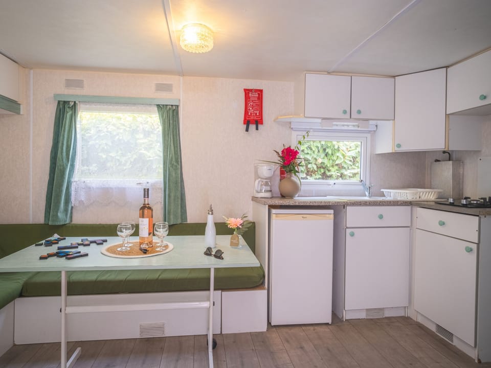 Classic Mobile Home, 2 Bedrooms | Private kitchen | Electric kettle, dining tables