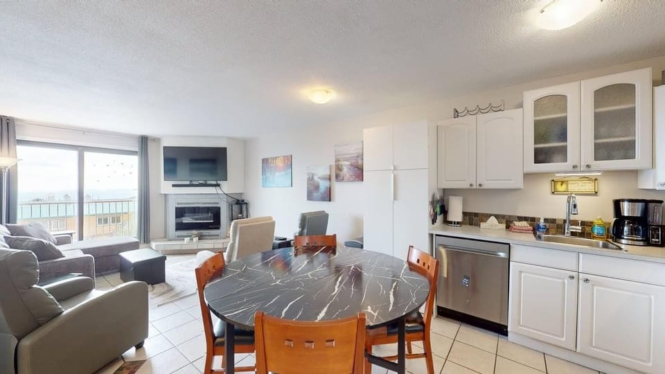 Condo | Living area | Flat-screen TV