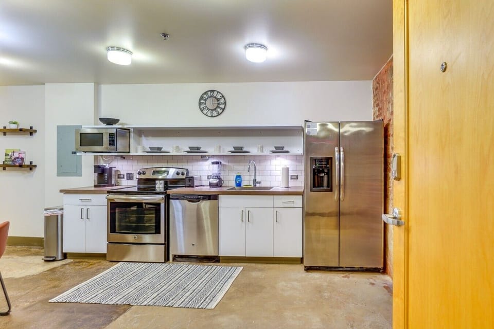 Kitchen | Stainless Steel Appliances | Open Layout Connection