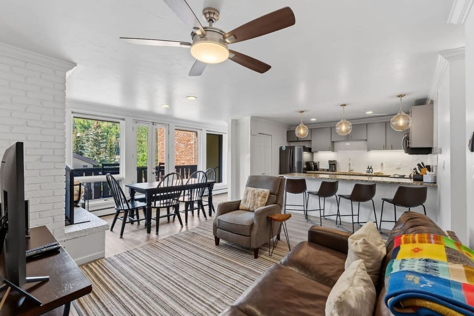 Open concept kitchen, lounge and dining area